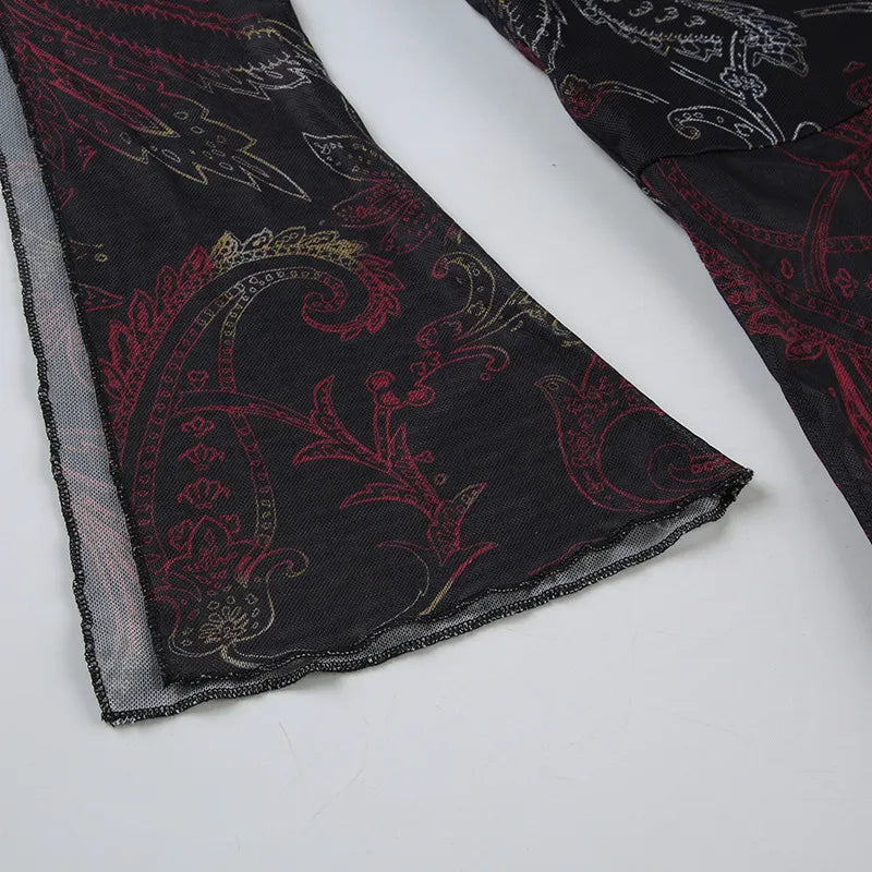 Svart-vinröd blommig paisleytop i transparent finish med fyrkantig ringning