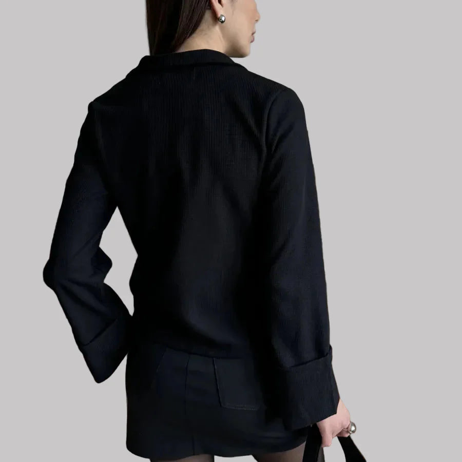 Blus med knytning fram och krage