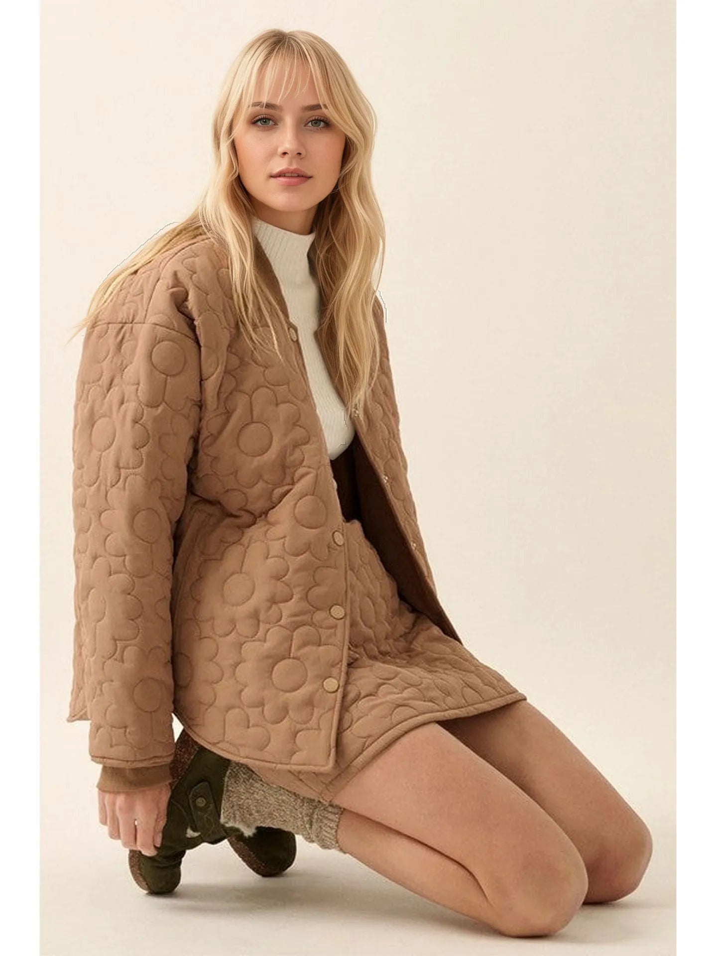 Beige quiltad blommig jacka