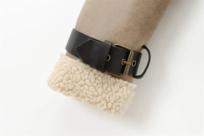 Beige jacka med mjuk krage & kontrastdetaljer