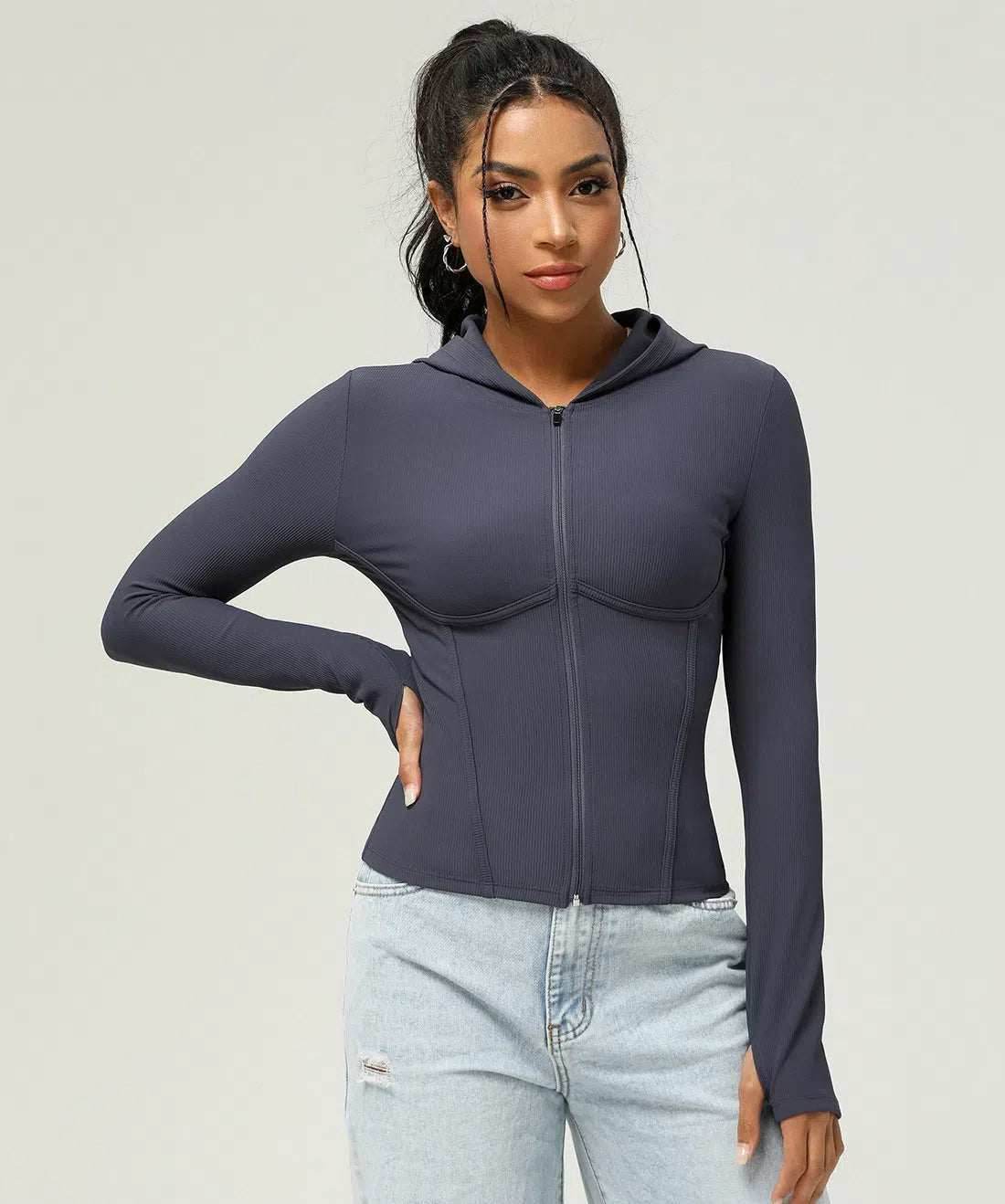Ribbad hoodie med dragkedja