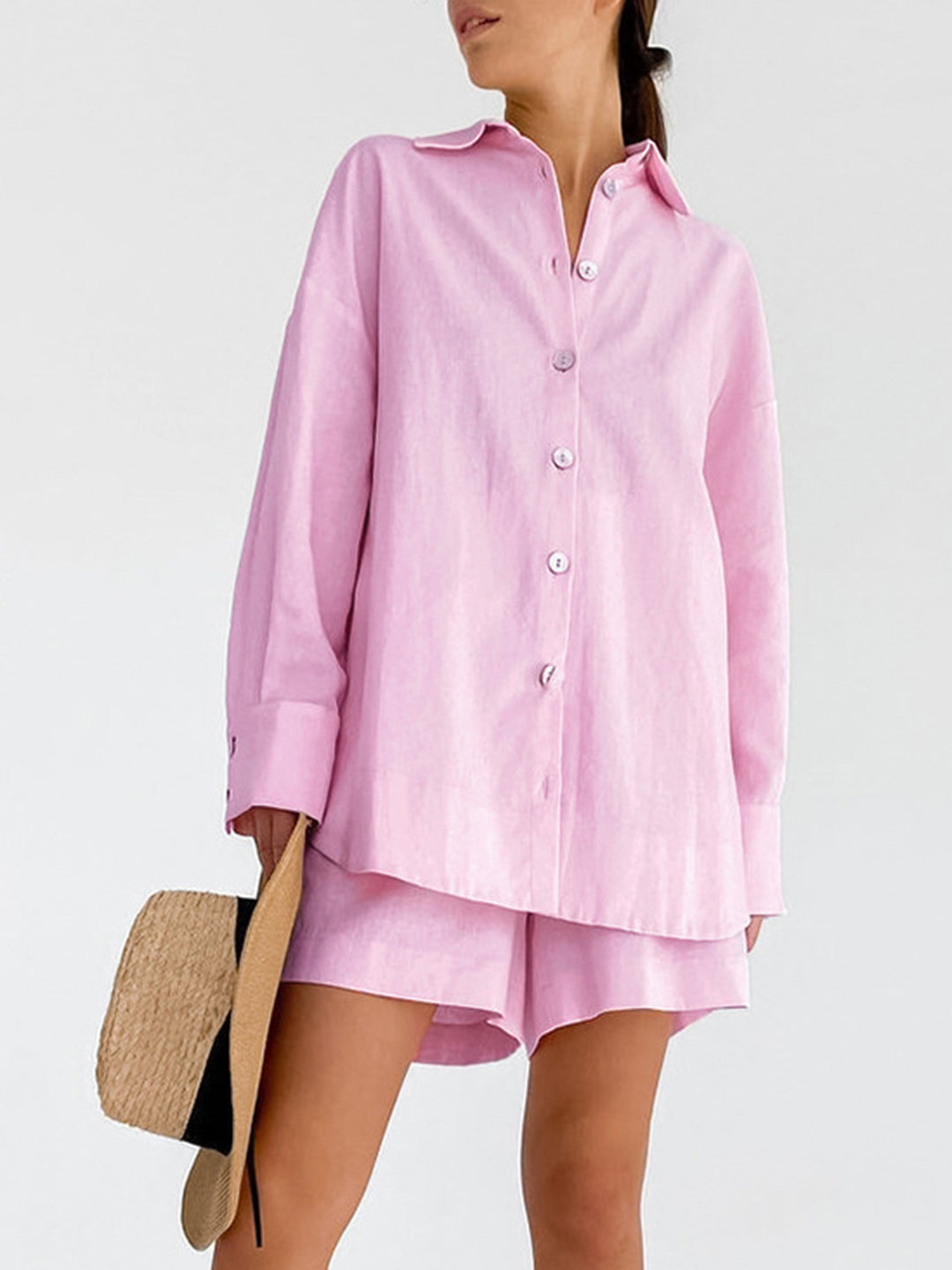 Avslappnat set med skjorta och shorts
