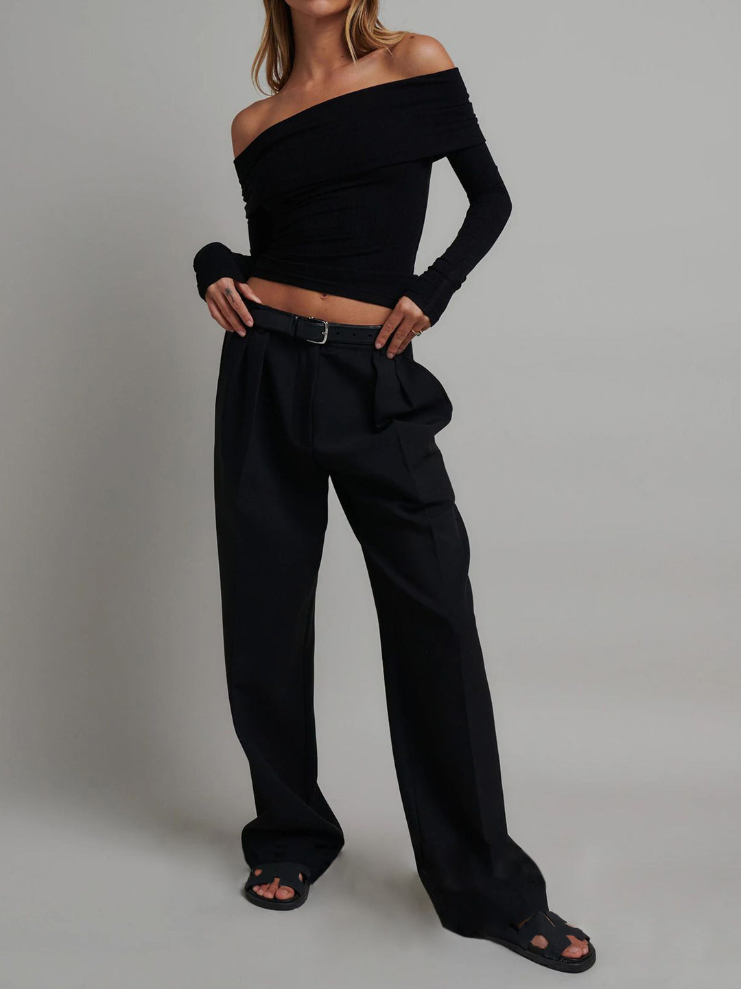 Off-Shoulder Ribbstickad Topp med Långa Ärmar