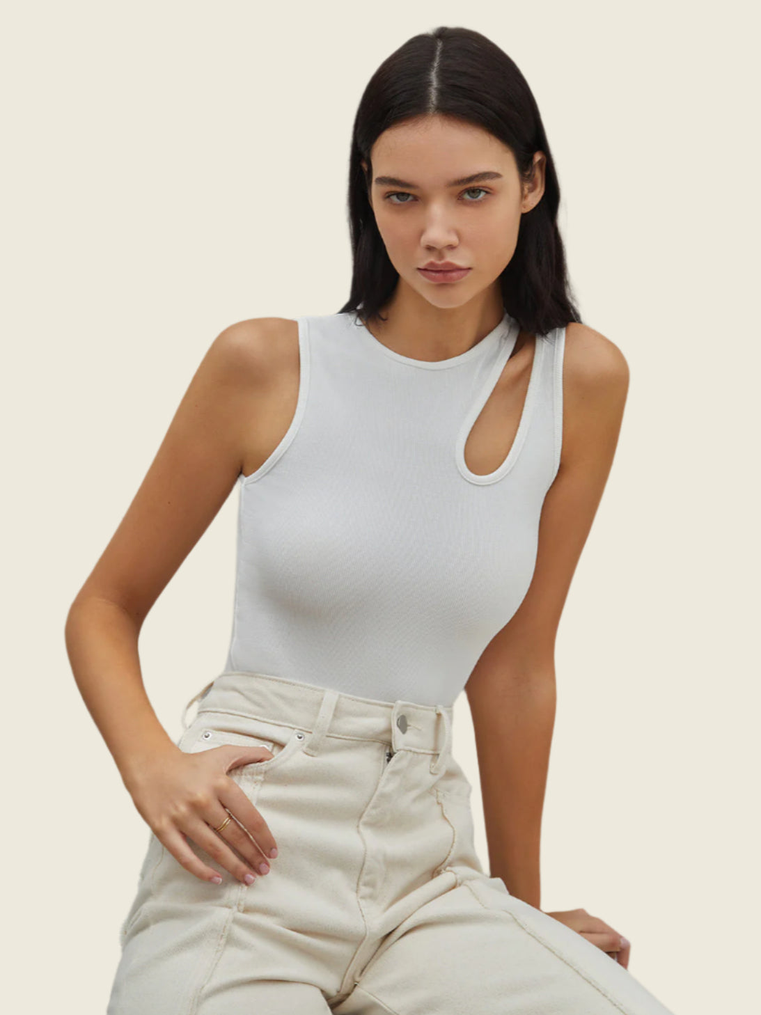 Asymmetrisk ribbad tanktopp med utskärning
