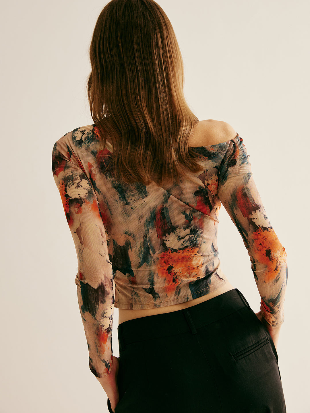 Abstrakt mönstrad mesh-topp med off shoulder
