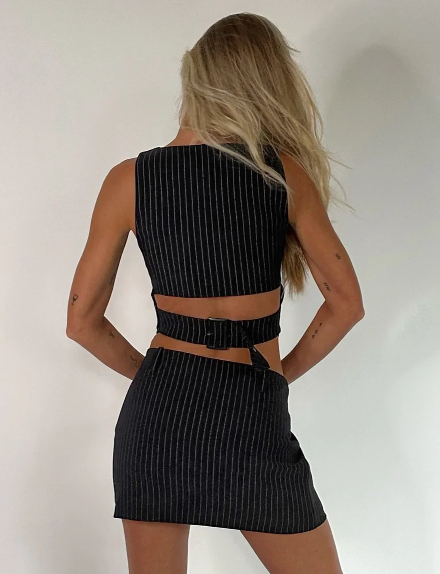 Elegant randig cropväst med minikjol