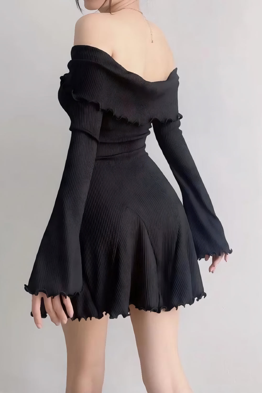 ELENA OFF-SHOULDER STICKAD KLÄNNING