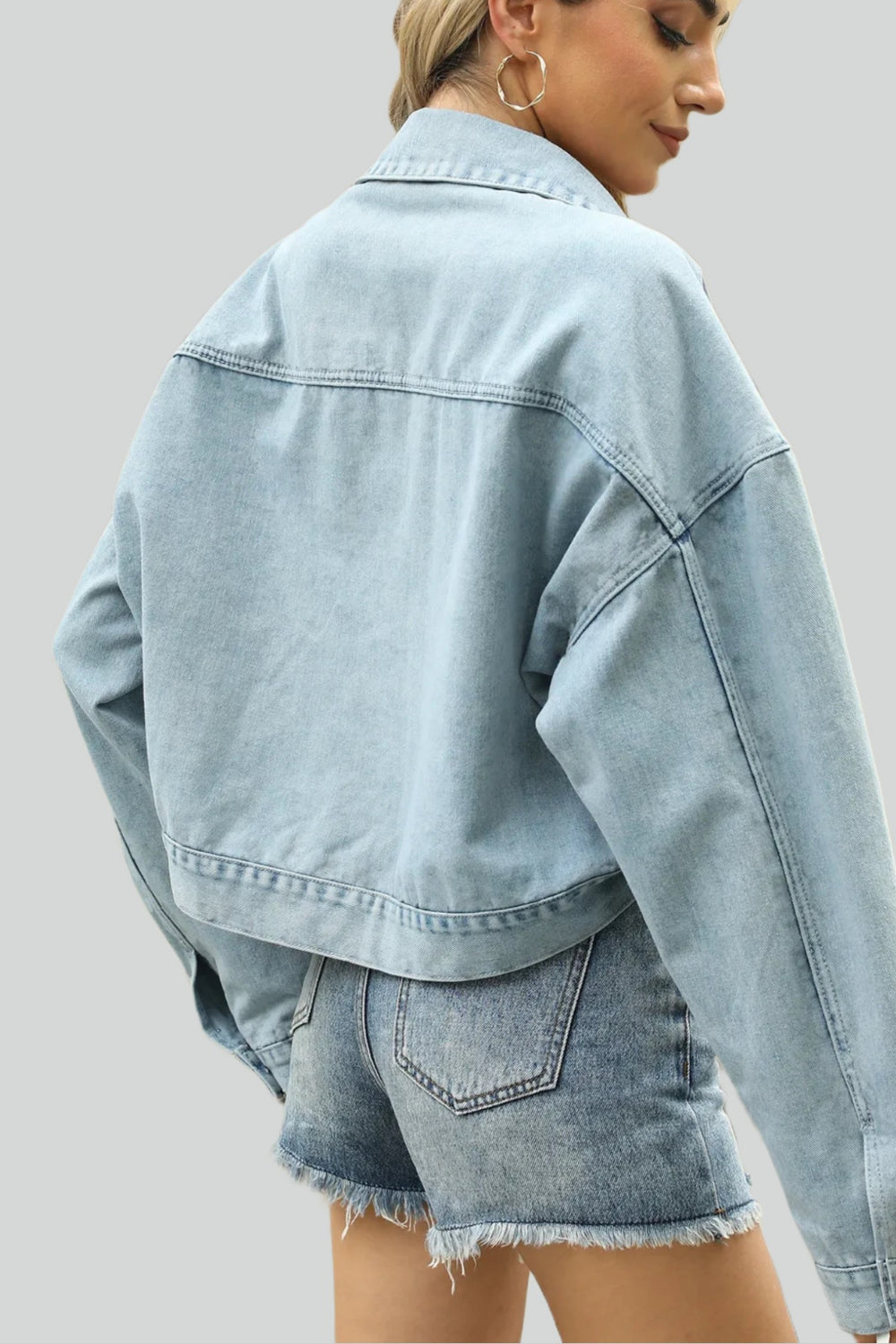 Reina Kort Jeansjacka med Nitar