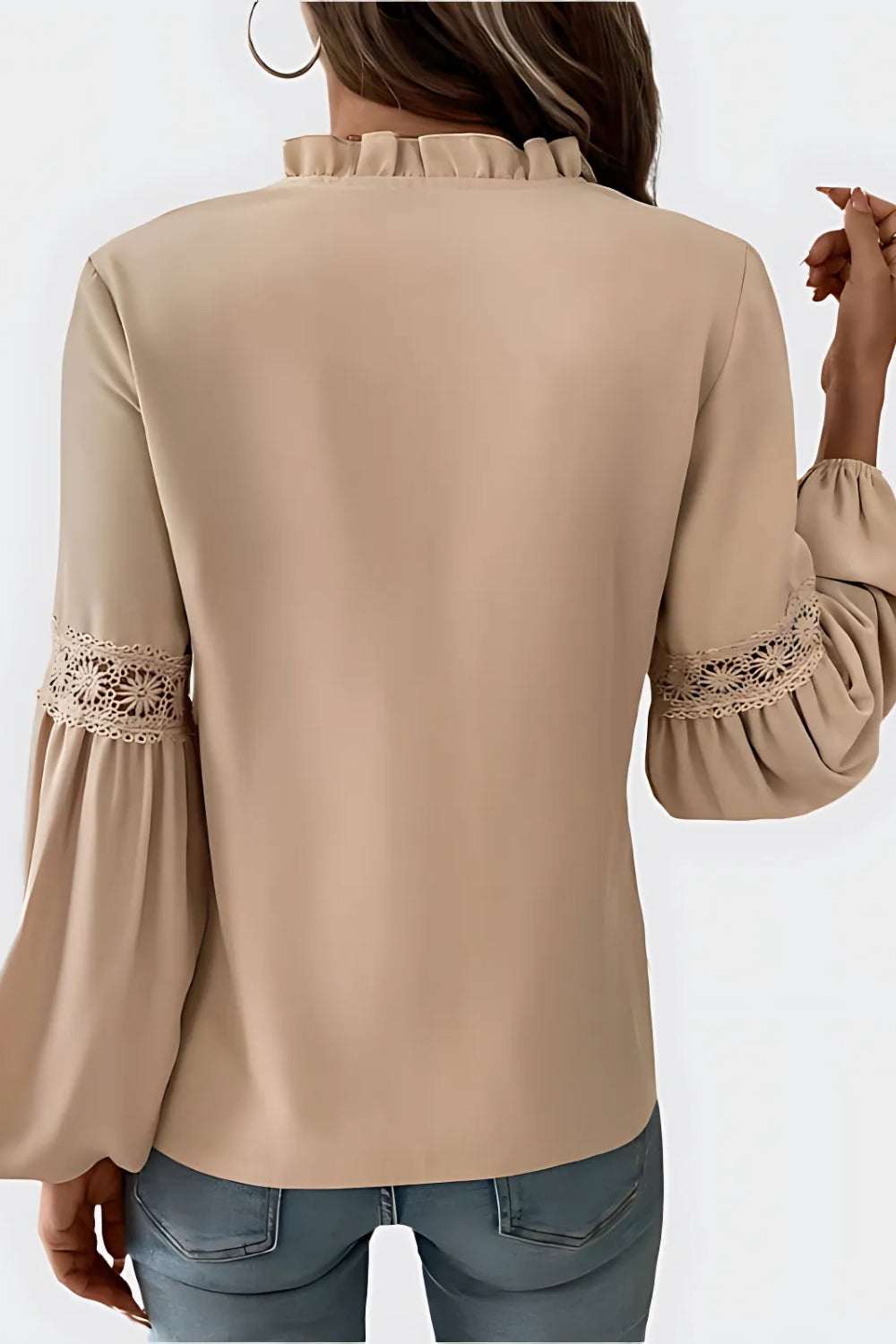 BEIGE BLUS MED DRAGSNÖR