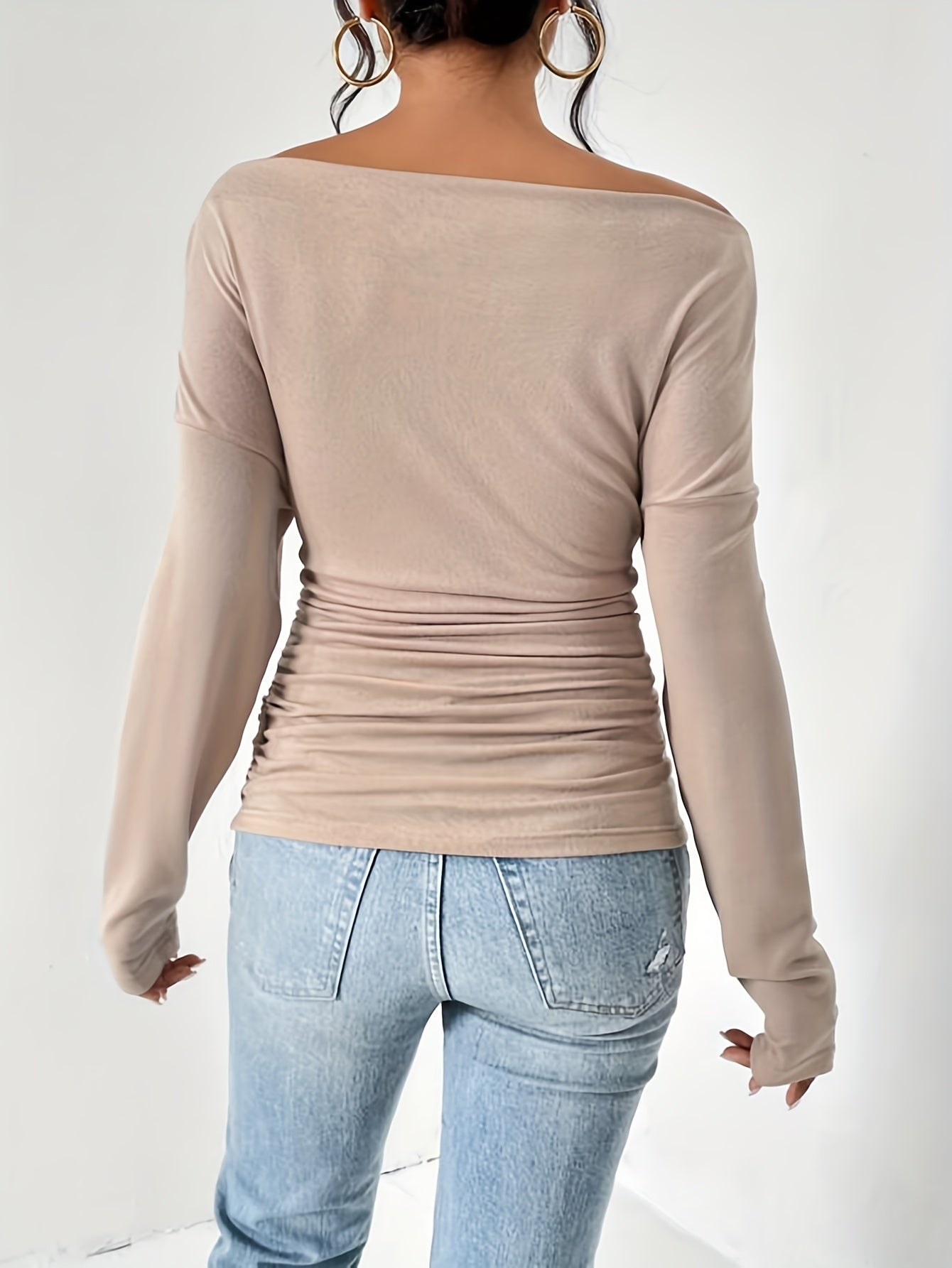 T-shirt med asymmetrisk halsringning