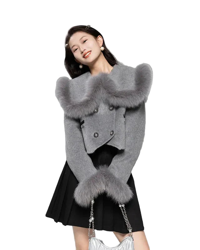 Kort dubbelknäppt jacka med fluffig kant