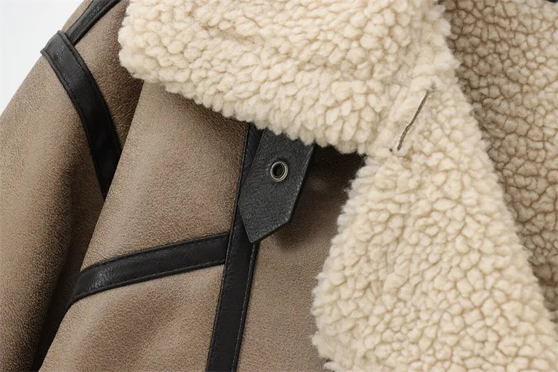 Beige jacka med mjuk krage & kontrastdetaljer