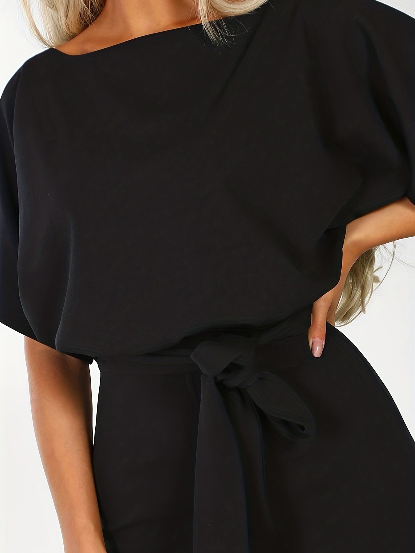 Vid jumpsuit med midjeband