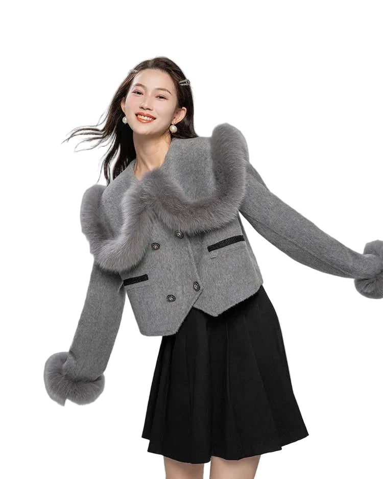 Kort dubbelknäppt jacka med fluffig kant