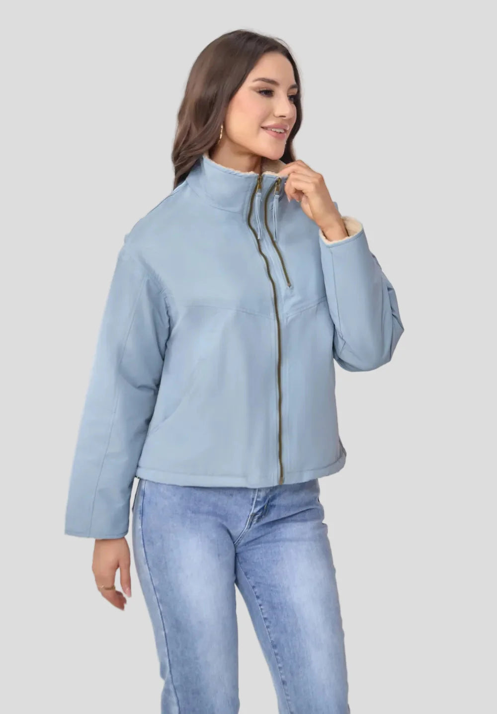 Kort pufferjacka med hög krage och mjukt foder