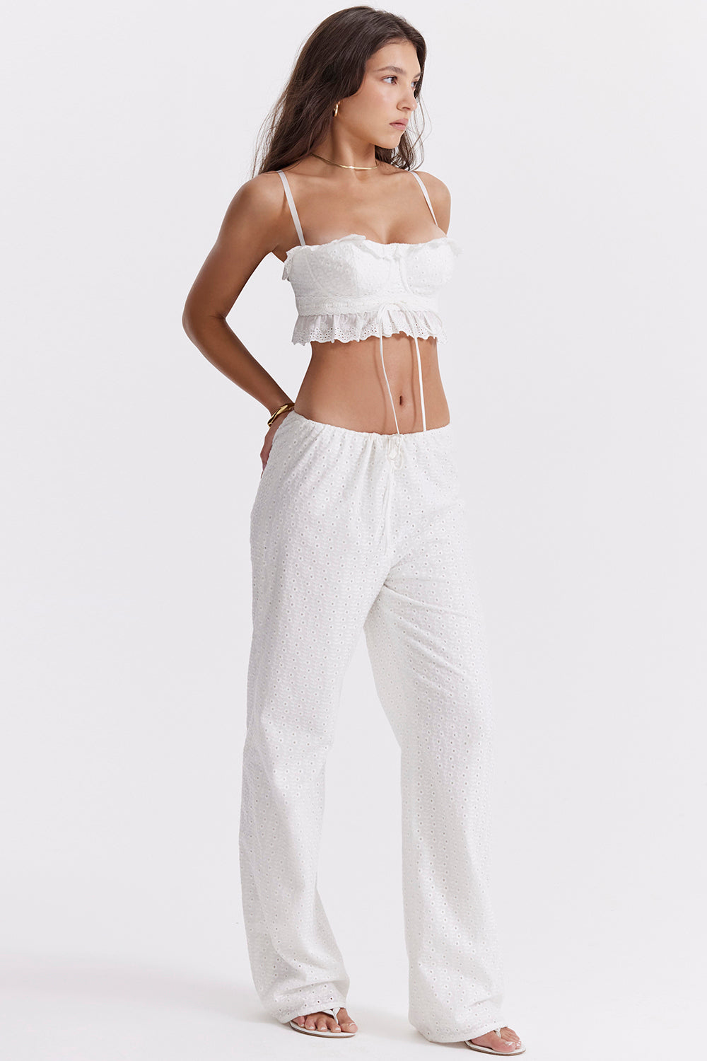 Vit broderie bralette topp med lösa byxor