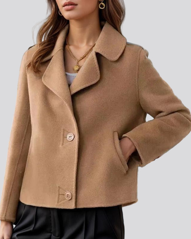 Boxig kortkappa med bred krage