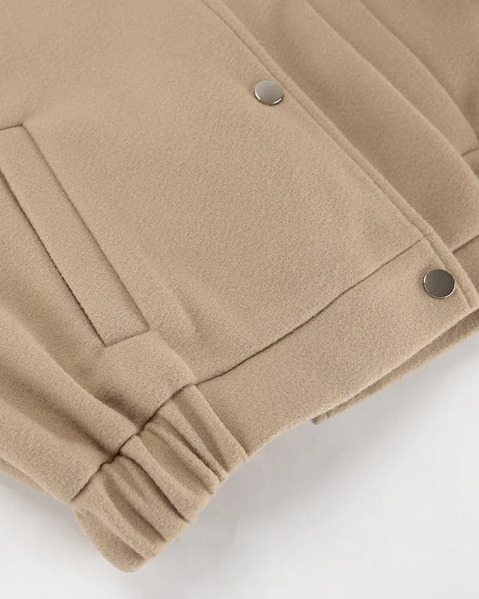 Beige kort bomberjacka med resårkant