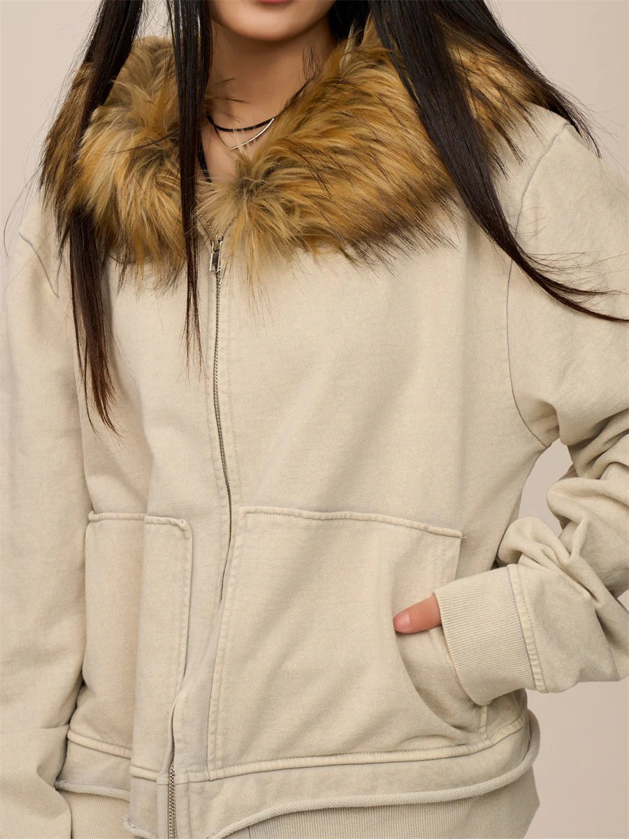 Beige oversize jacka med brun pälsig huva