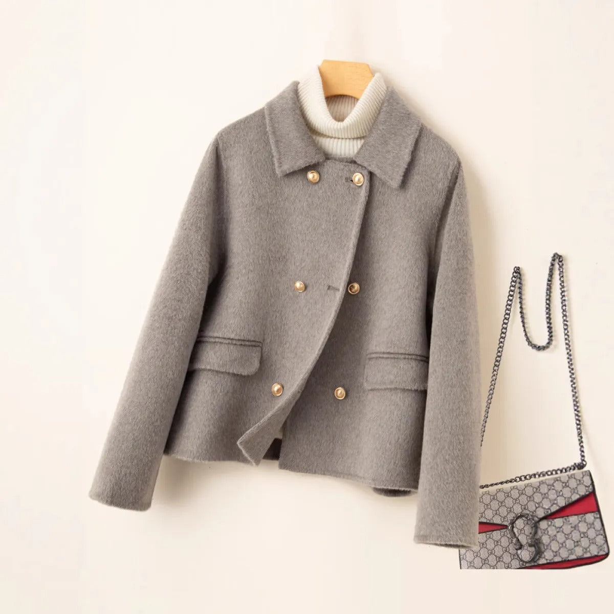 Kort dubbelknäppt jacka