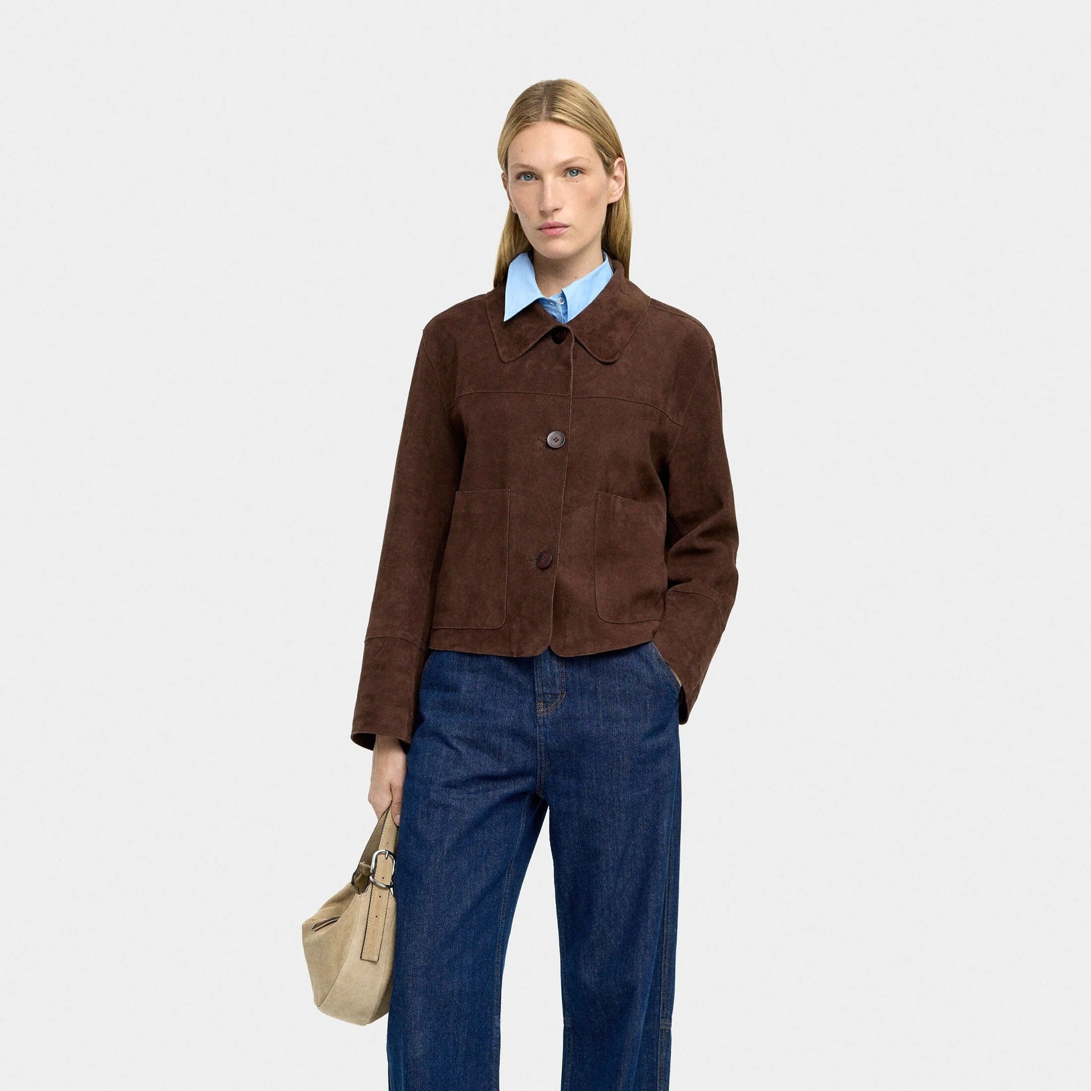 Kort boxig jacka med påsydda fickor