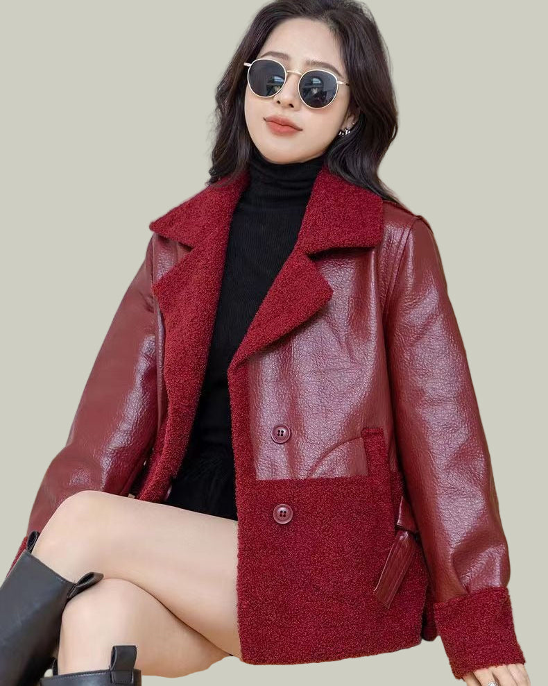 Kort jacka med kontrastpanel och bred krage