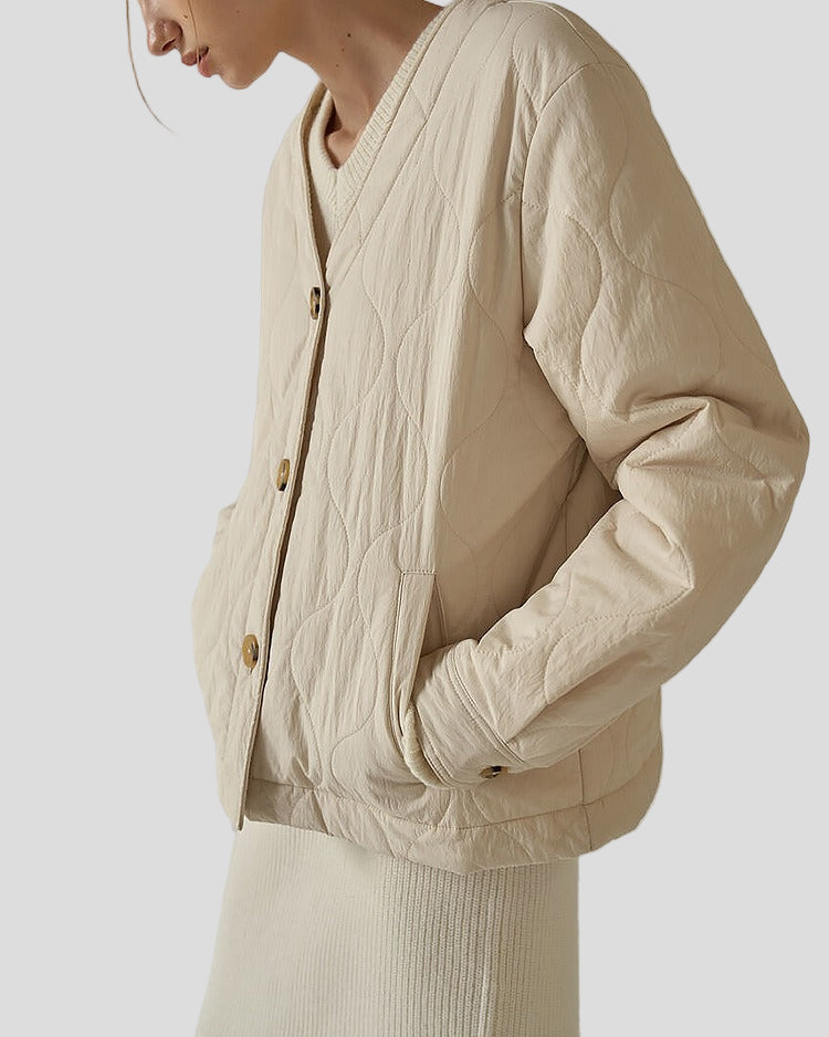 Quiltad V-ringad jacka med knäppning