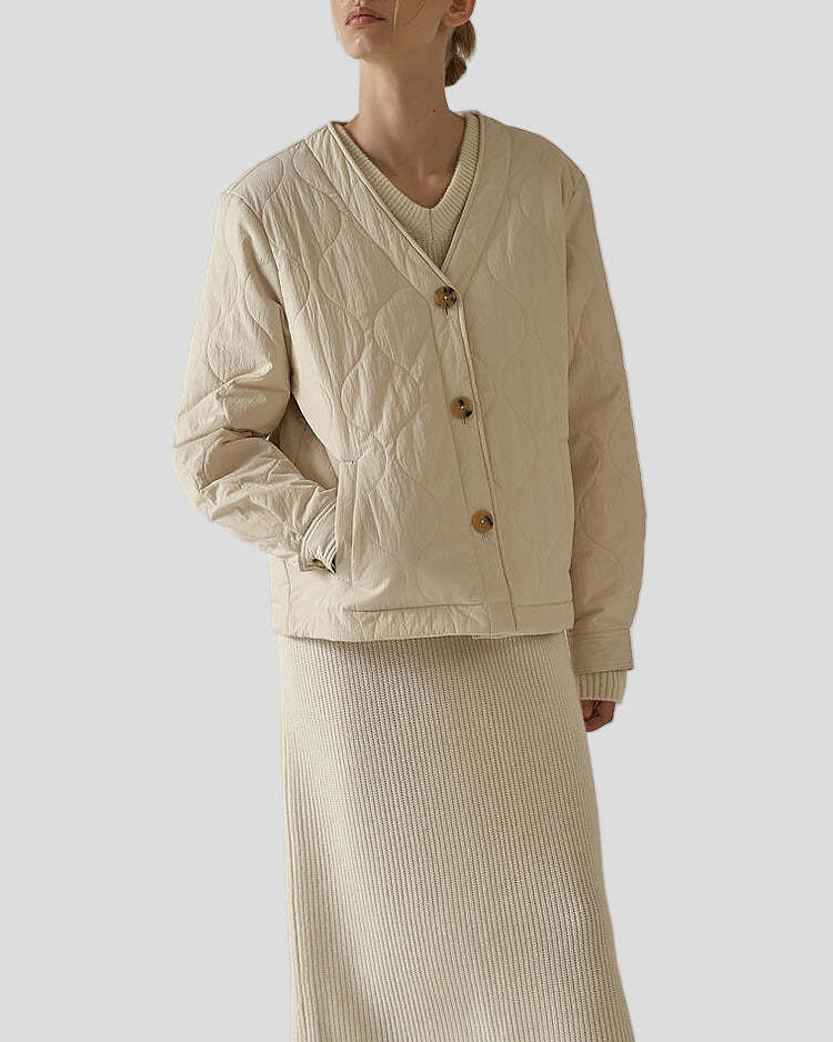 Quiltad V-ringad jacka med knäppning