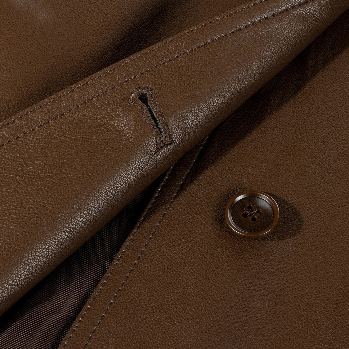 Lång avslappnad kappa med knäppning