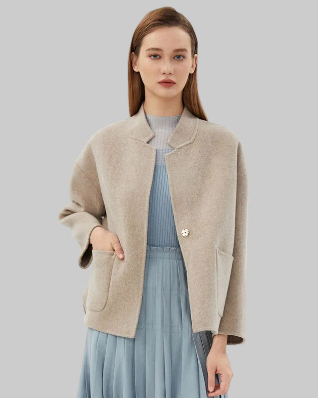 Boxig kort jacka med enkel knäppning