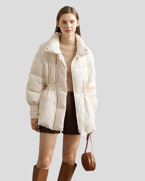 Quiltad jacka med struktur, hög krage och dragsko i midjan