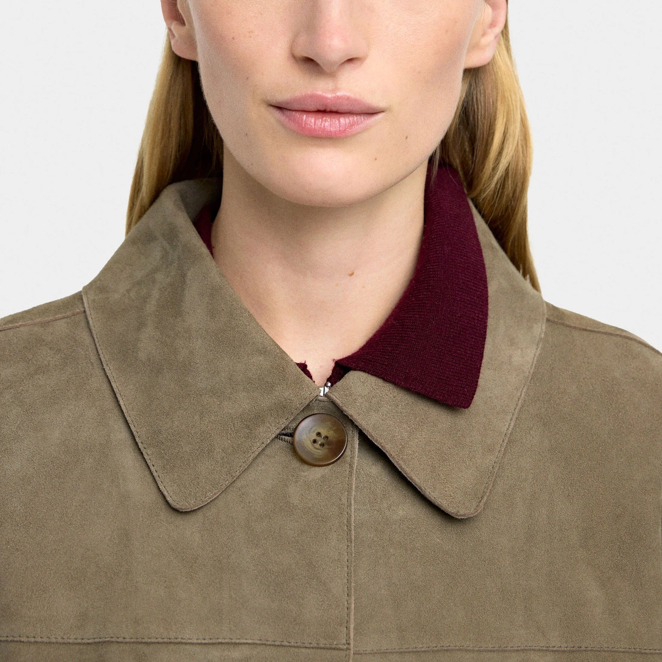 Kort boxig jacka med påsydda fickor