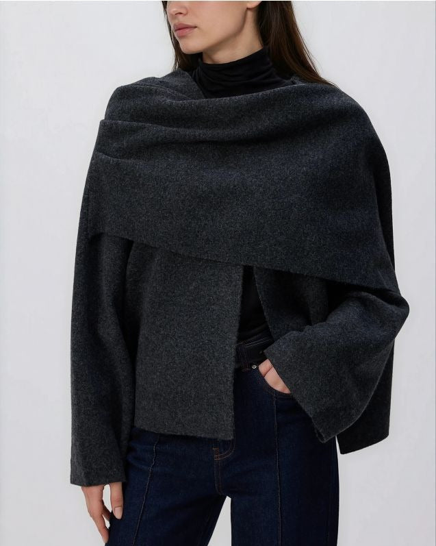 Antracitgrå draperad poncho med asymmetrisk fåll