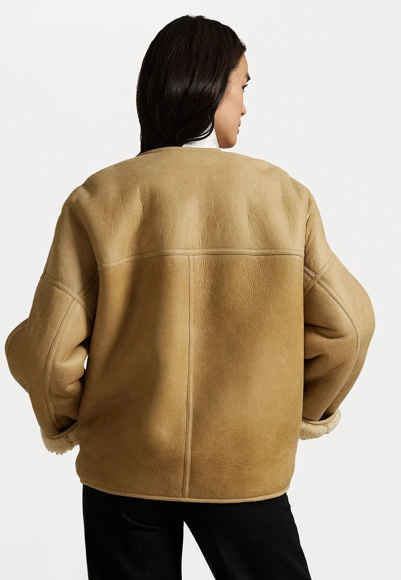 Cream luddig kort jacka med stora fickor