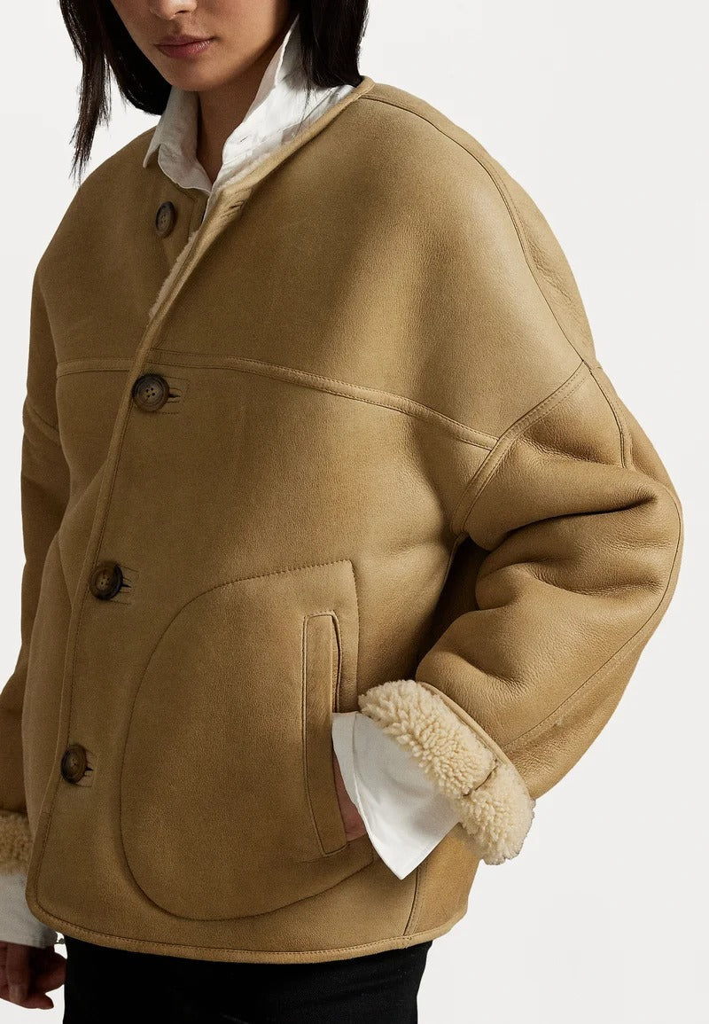 Cream luddig kort jacka med stora fickor